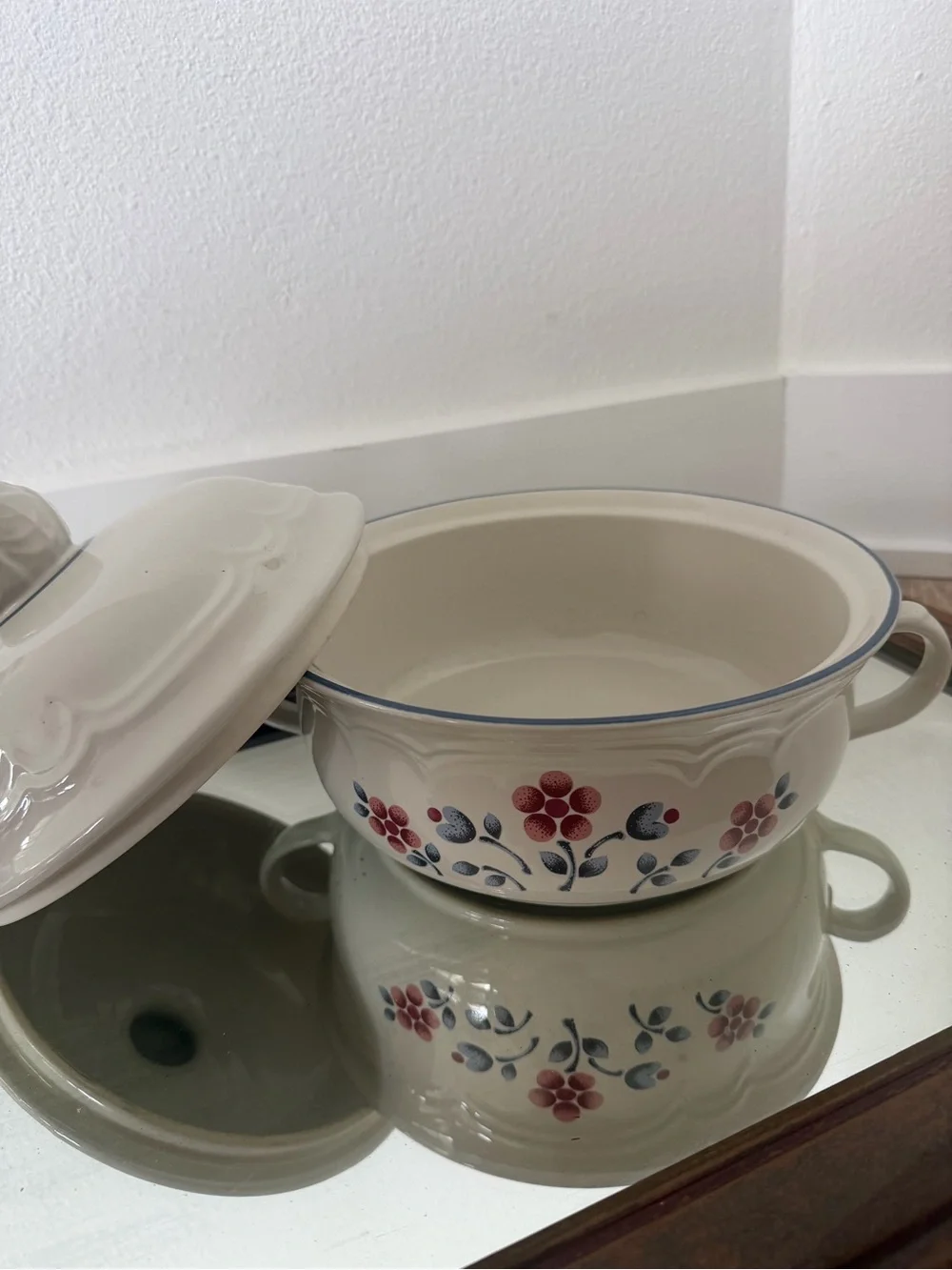 Vintage Cumberland Brambleberry Covered Casserole Dish Hearthside Cottage-core